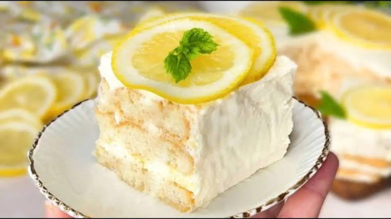 Se você é fã de sobremesas frescas, leves e irresistíveis, o bolo cremoso de limão é a escolha perfeita. Com uma base de pão de ló macio e um creme de limão suave e refrescante, essa receita é ideal para qualquer ocasião, seja um almoço em família ou um encontro especial com amigos. Fácil de preparar, ela combina o equilíbrio perfeito entre o azedinho do limão e a doçura do creme, proporcionando uma explosão de sabor a cada pedaço. Se você quer impressionar seus convidados ou simplesmente se deliciar com algo doce e fresco, esse bolo é a pedida certa!