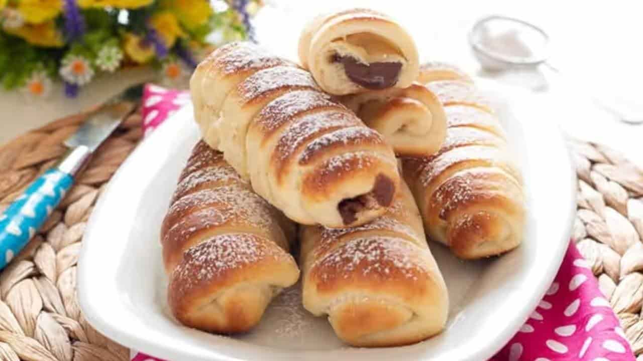 Pequenos brioches trançados com Nutella