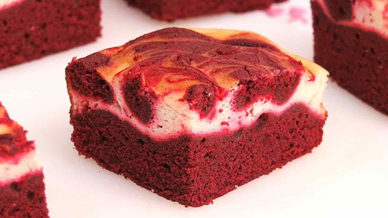 Veja como fazer brownie de veludo vermelho com beterraba