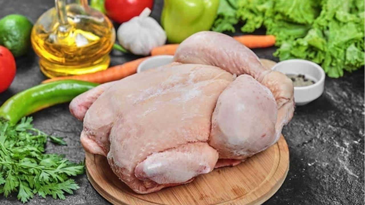 Essa dica vai te ajudar a comprar frango fresco no supermercado