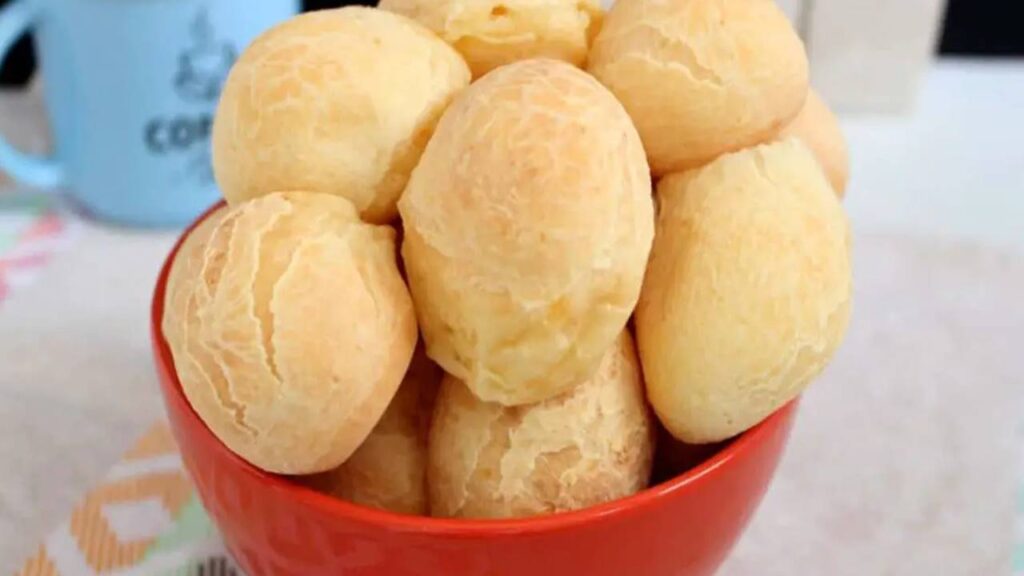 Aprenda a fazer pão de queijo perfeito com 3 ingredientes