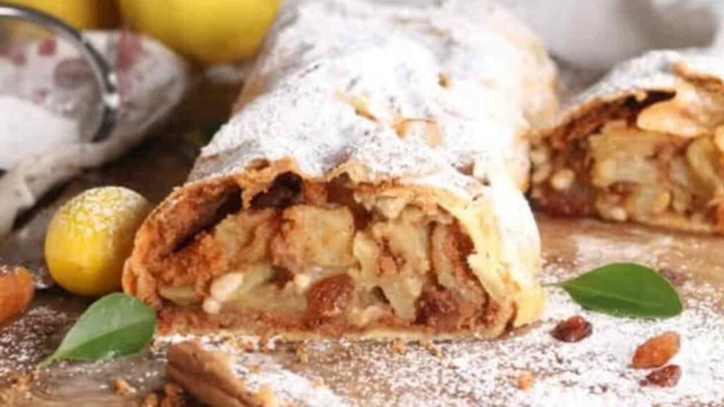 Essa receita de Strudel de maçã e passas é uma verdadeira delícia