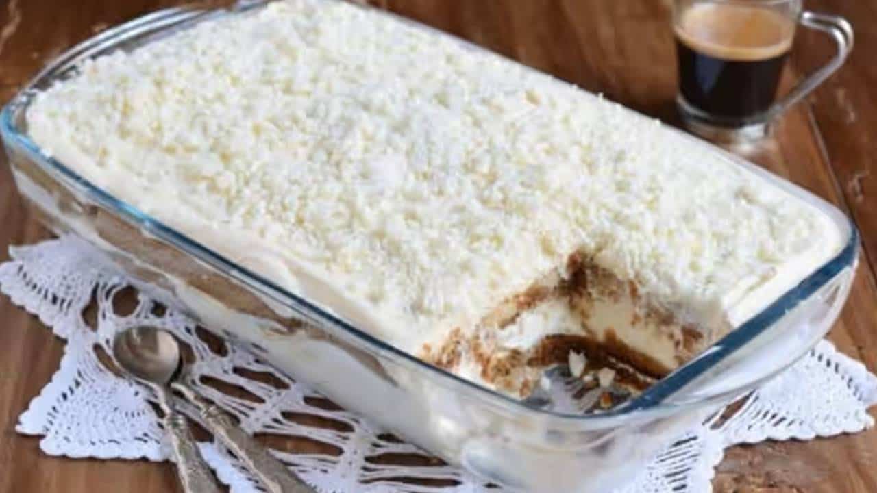 Tiramisu de coco e chocolate branco super delicioso