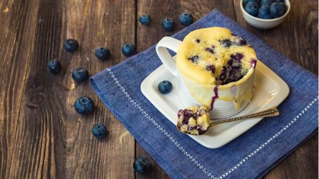 Receita de bolo de caneca de frutas vermelhas