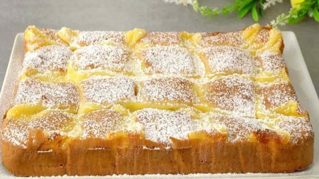 Esse bolo de maçã e creme é fácil e delicioso