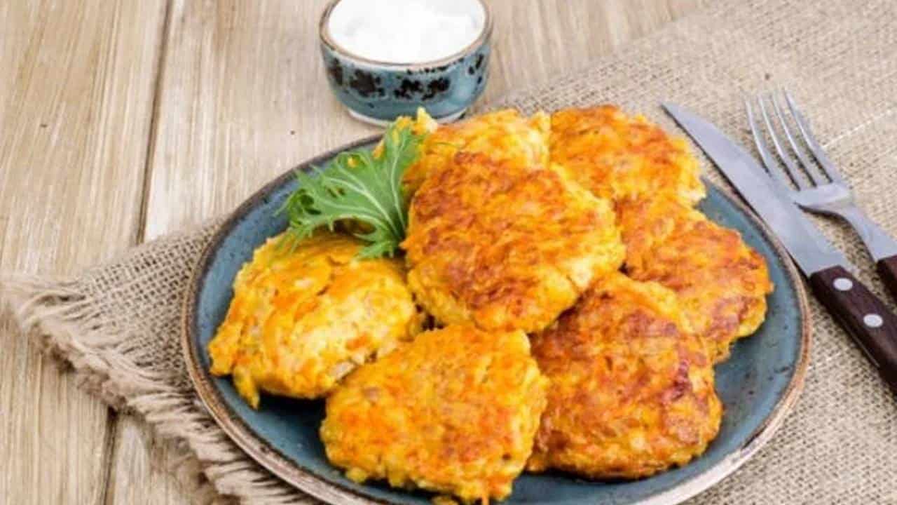 Prepare estas deliciosas panquecas de aveia e cenoura