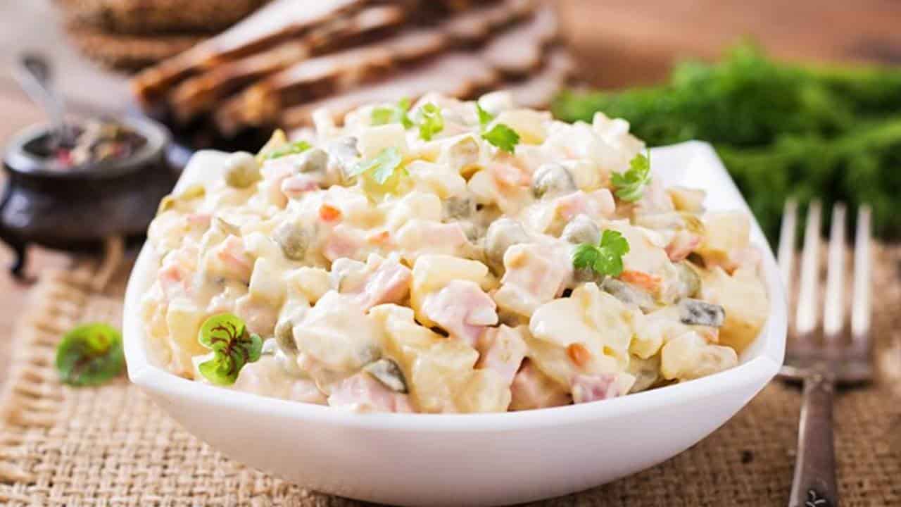 A melhor receita para fazer a famosa salada russa