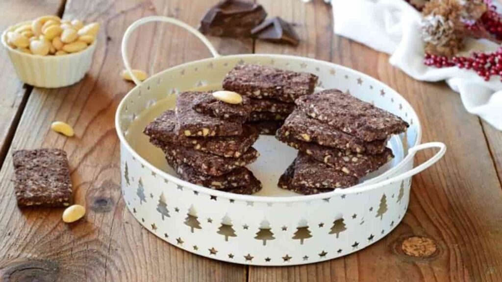 Deliciosos biscoitos de Natal com chocolate e amêndoas 