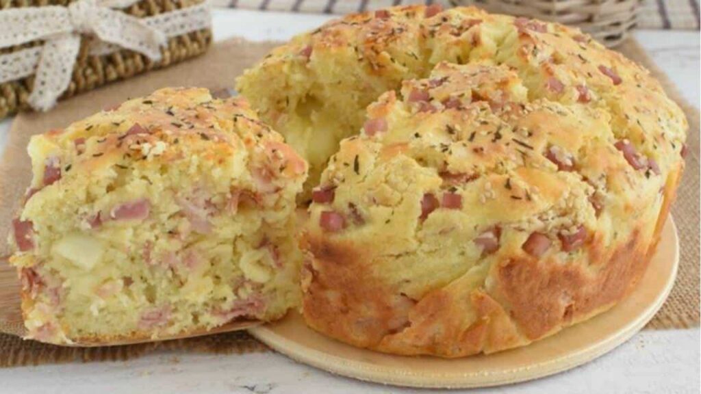 Anote essa receita fácil de bolo salgado para o Natal