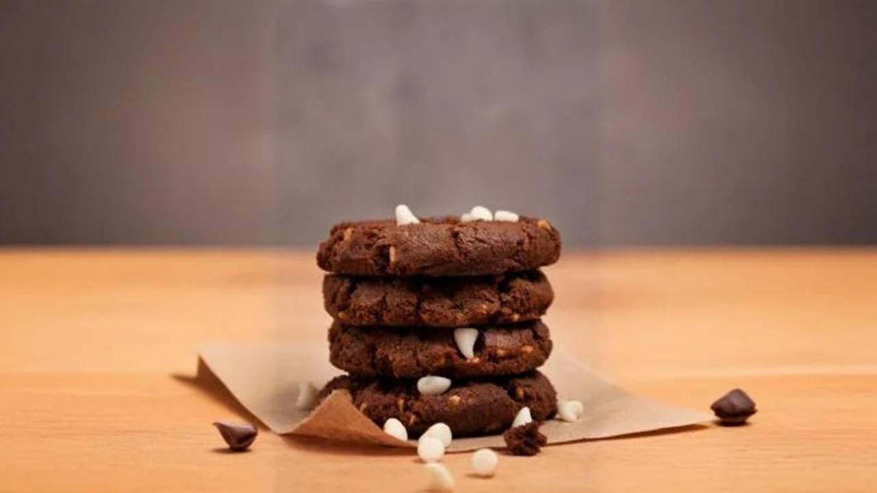 Faça deliciosos biscoitos de chocolate com farinha de bolo