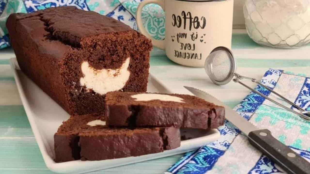 Esse bolo de chocolate com ricota é uma receita irresistível