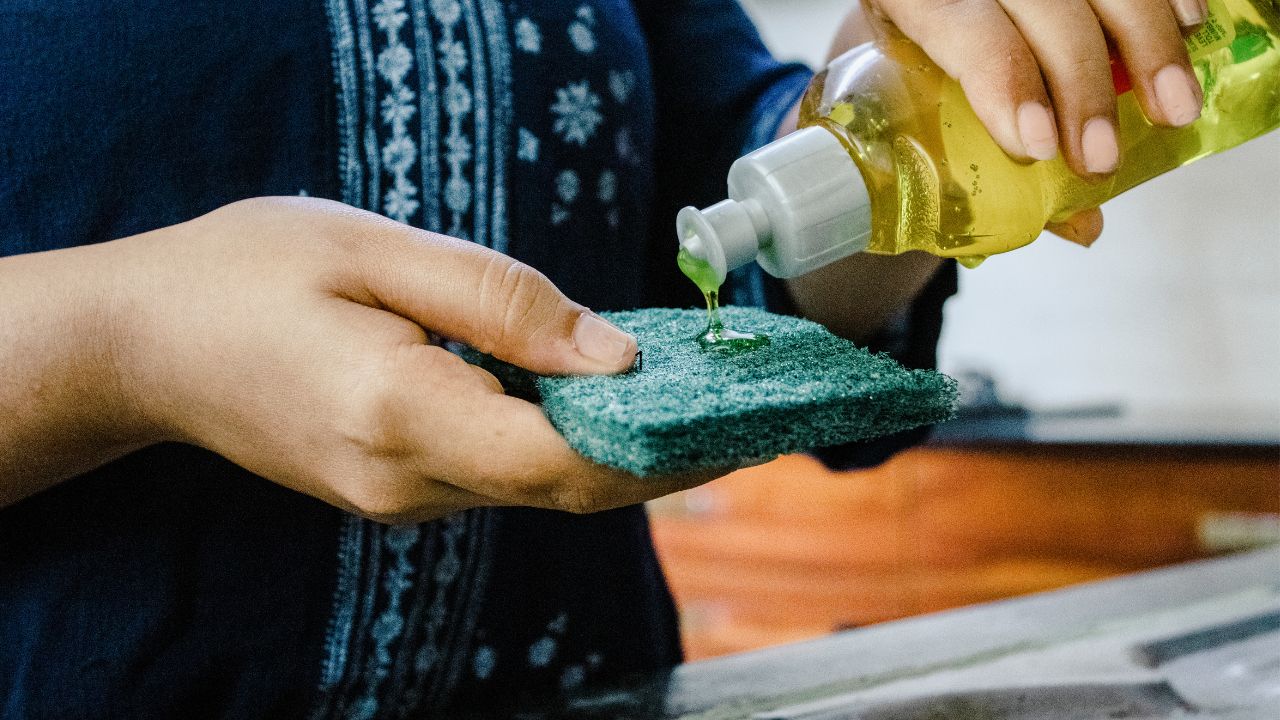 Detergente líquido para lavar a louça: Faça você mesmo!